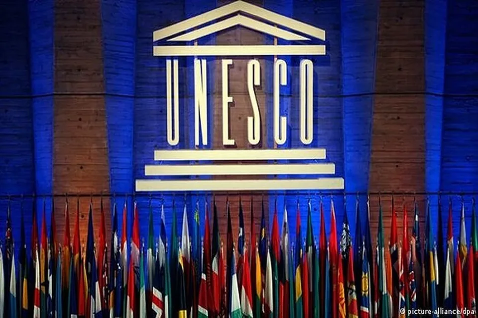UNESCO emblem and international flags for the Kashan carpet heritage article