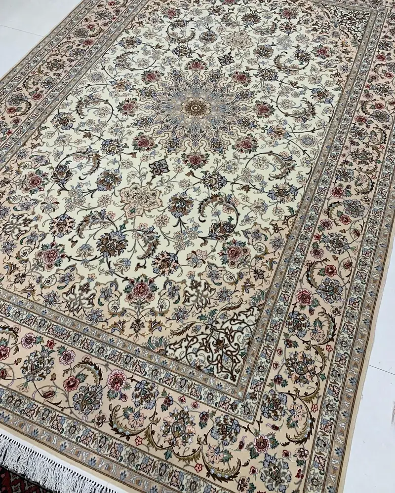 Isfahan handgeknüpfter Perserteppich — Elfenbein Rosettenmedaillon — 200 × 300 cm — image 2