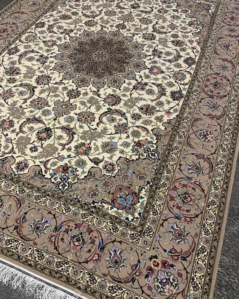 سجادة أصفهان فارسية معقودة يدوياً — ميدالية زهرية شاه عباسي عاجية — 250 × 350 cm, PRR-IS-009