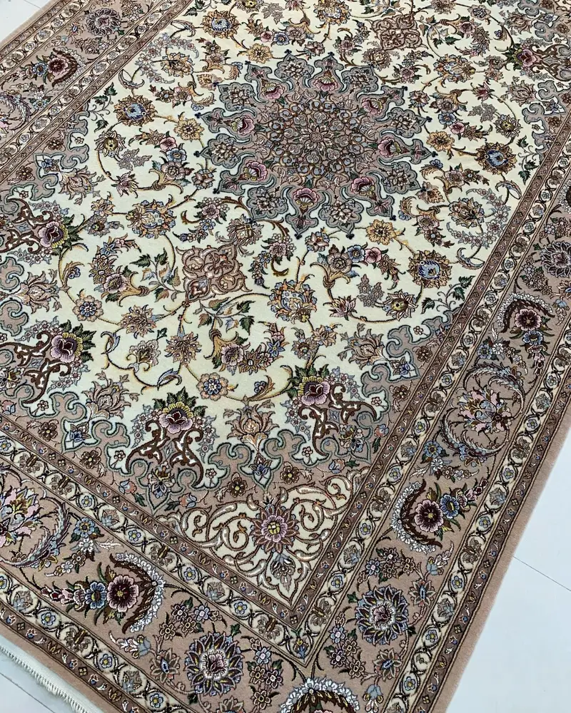 İsfahan İran Halısı Çifti — Krem Gümüş Çiçek Madalyon