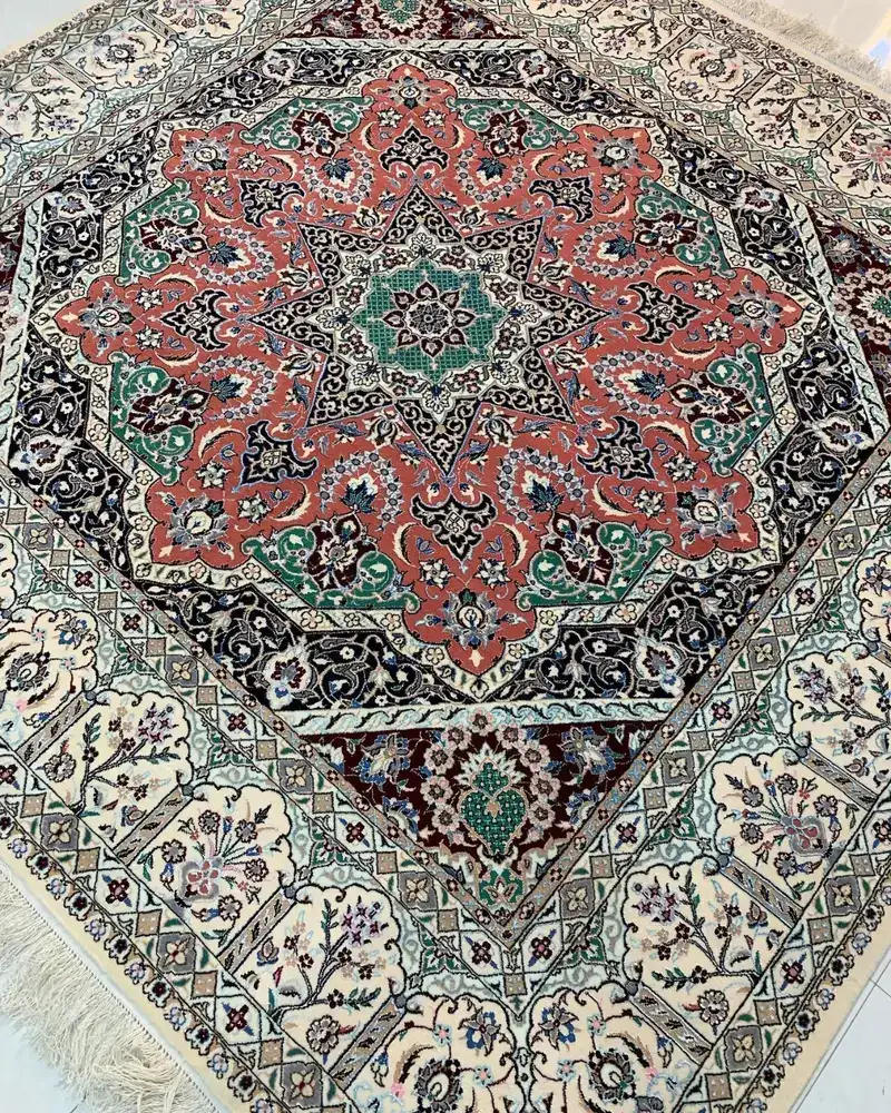 Tapis persan d’Ispahan noué à la main — Médaillon étoile à huit pointes cuivre — 210 × 220 cm — image 2