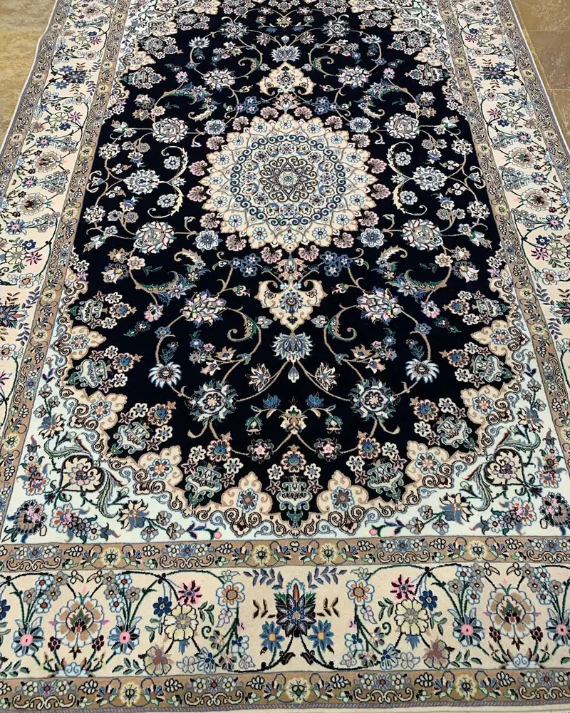 سجادة أصفهان فارسية معقودة يدوياً — ميدالية زهرية كحلية داكنة — 200 × 312 cm, PRR-IS-041