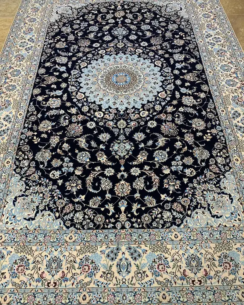 سجادة أصفهان فارسية معقودة يدوياً — ميدالية وردية كبيرة زرقاء داكنة — 215 × 315 cm, PRR-IS-042