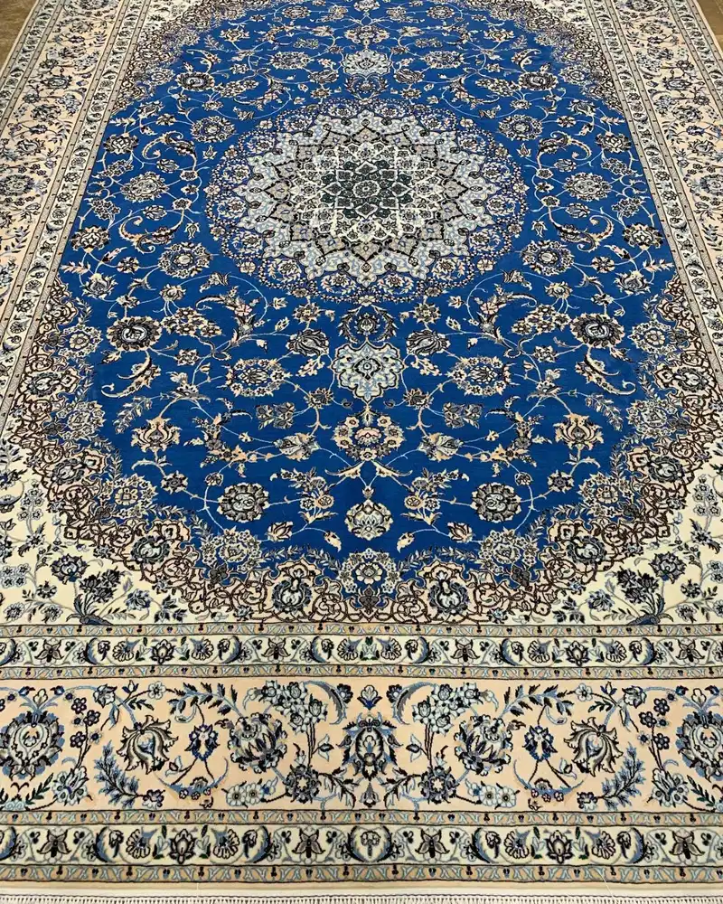 سجادة أصفهان فارسية معقودة يدوياً — ميدالية زهرية كبيرة أزرق ملكي وعاجي — 257 × 356 cm, PRR-IS-052