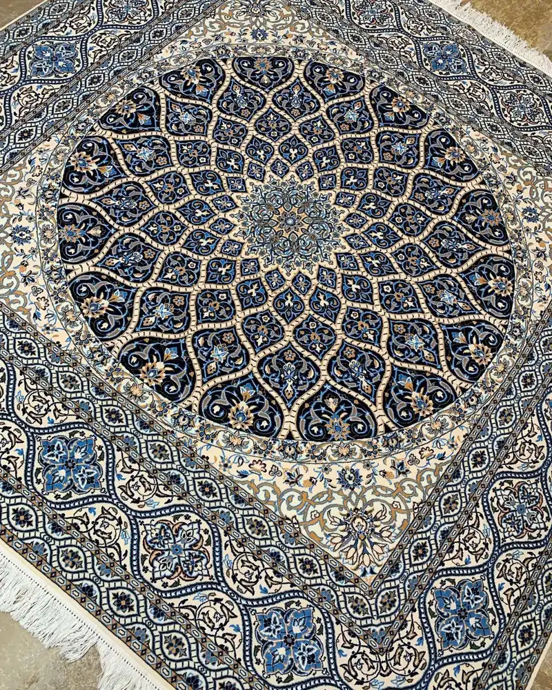 فرش دستباف اصفهان — ترنج گنبدی مربعی سرمهای — 300 × 300 cm