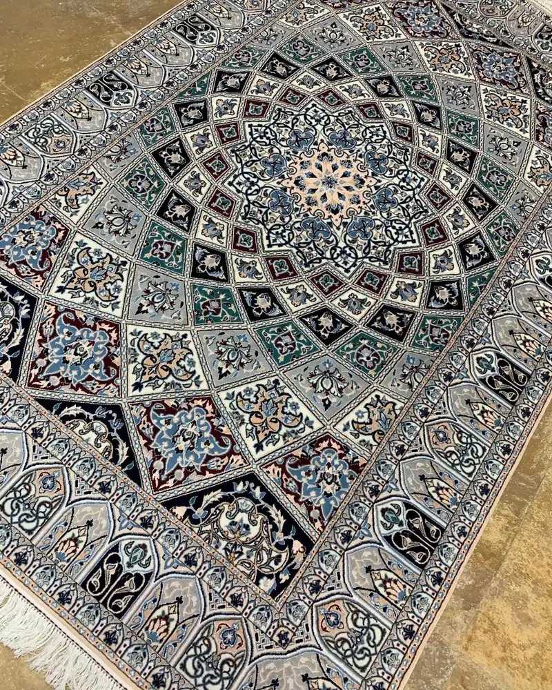 Paire de tapis persans d’Ispahan — Médaillon géométrique multicolore