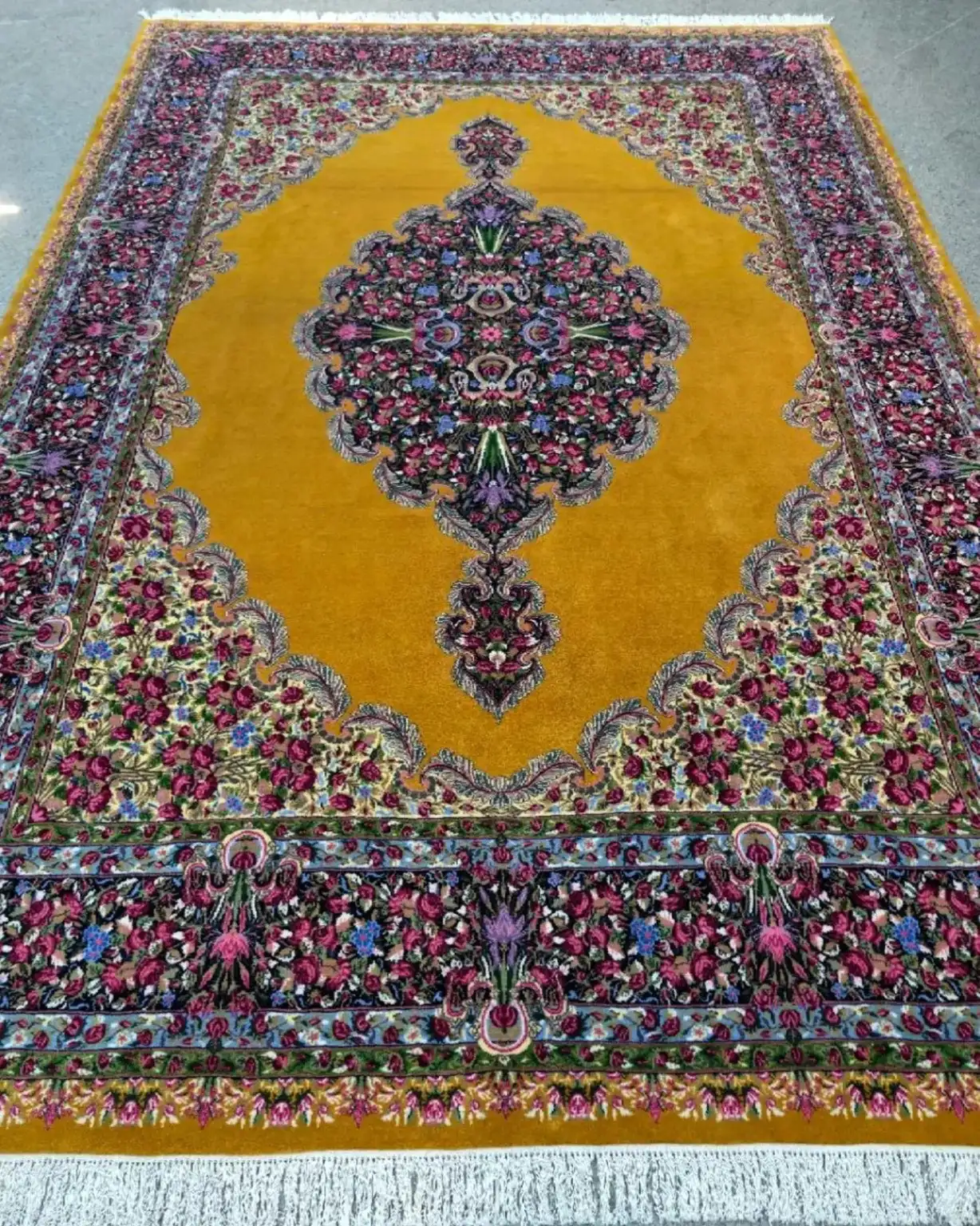 Saffron Crown Medallion of Kerman — complete view