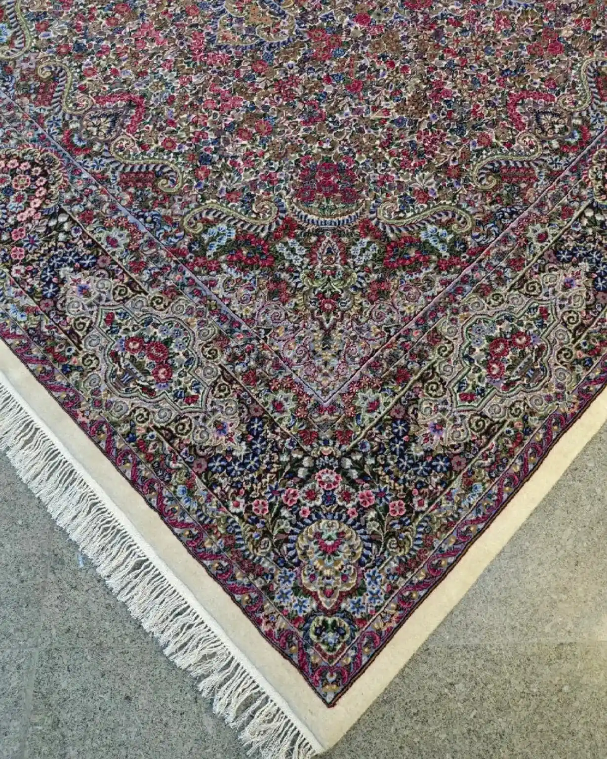 Twin Ivory Bloom Symphony — border detail