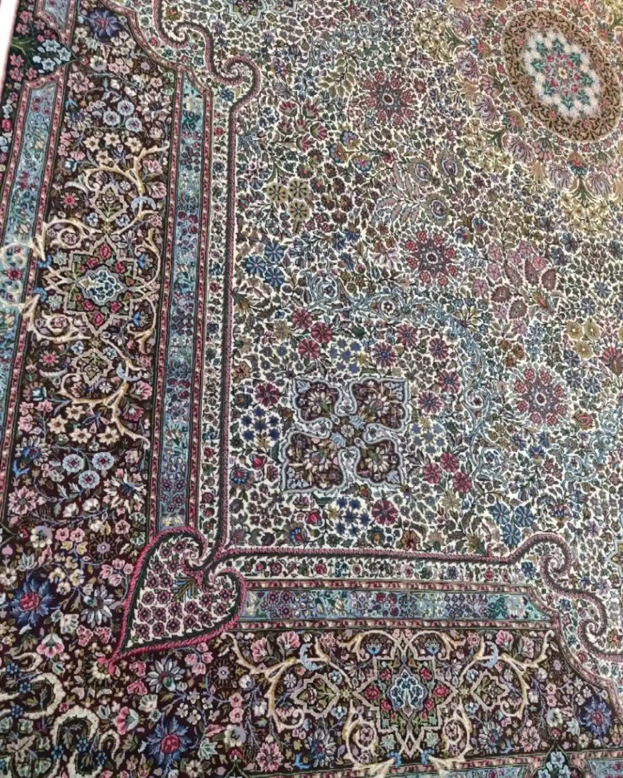 Ivory Blossom Grandeur — border detail