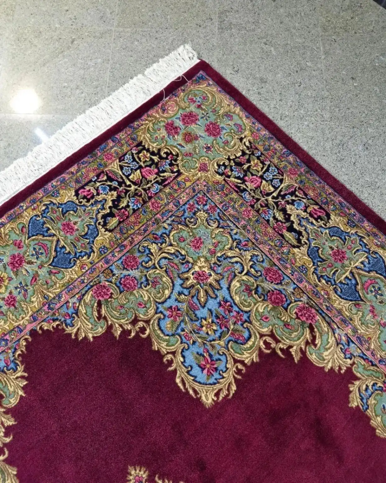Burgundy Royal Medallion — border detail