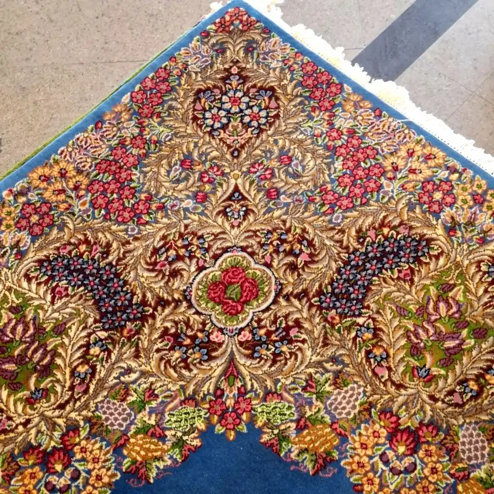 Azure Gilded Rosette — border detail