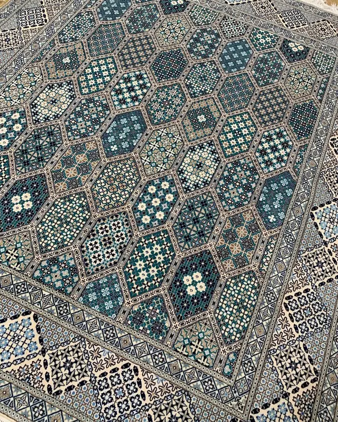 زوج سجاد نايين فارسي معقود يدوياً — تقسيمات خشتي هندسية — 200 × 250 × 2 cm — 2