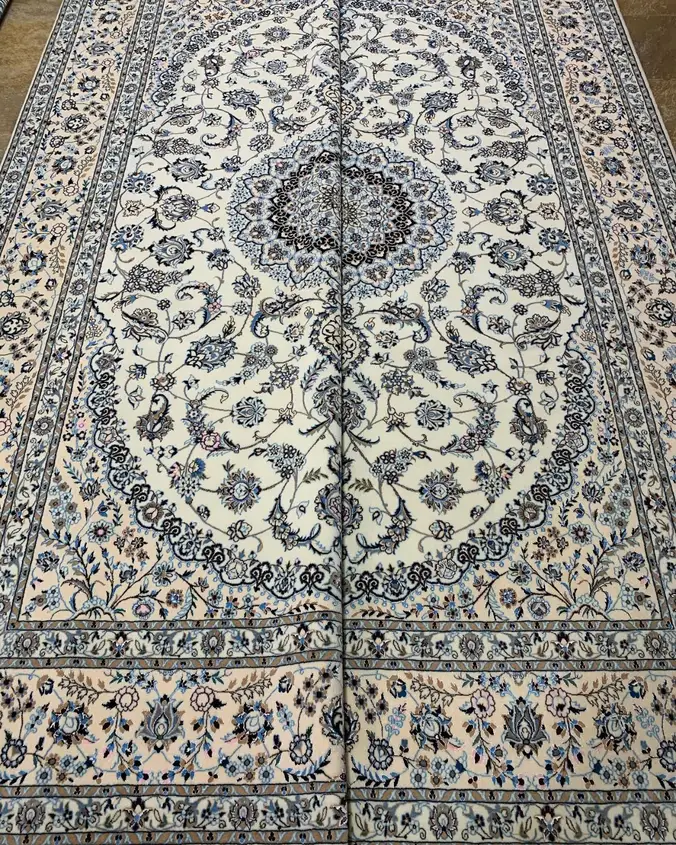 سجادة نايين فارسية معقودة يدوياً — ميدالية وردية عاجية وزرقاء — 200 × 300 cm, PRR-NN-032