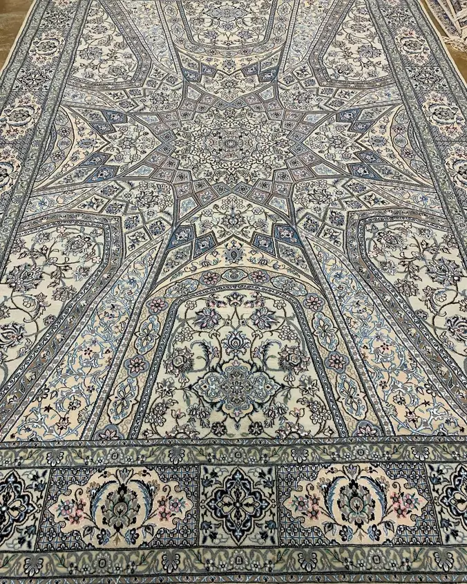 سجادة نايين فارسية معقودة يدوياً — ميدالية نجمية معمارية شهیادي — 250 × 350 cm, PRR-NN-033