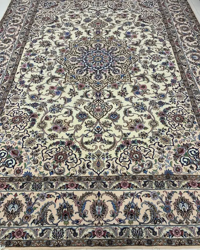 سجادة نايين فارسية معقودة يدوياً — ميدالية وردية عاجية ثنائية اللون — 250 × 350 cm, PRR-NN-038