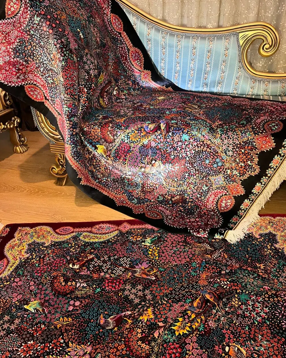 Imperial Garden of Nightingales handmade Qom pure silk carpet featuring a Shamsa medallion with lattice arabesque design — detail 1