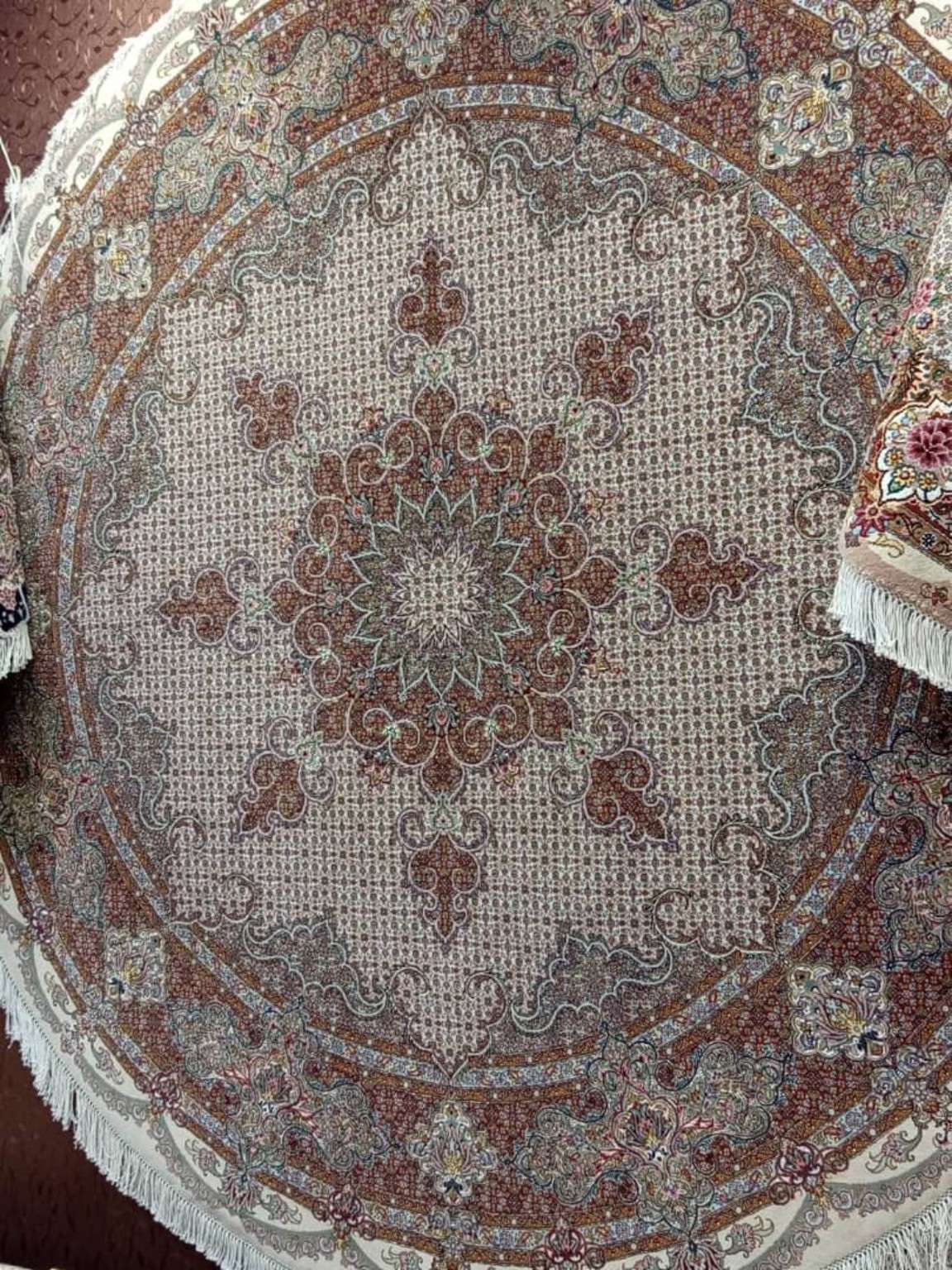 Imperial Heritage Crown Round Rug — PRR-RR-009 — image 1