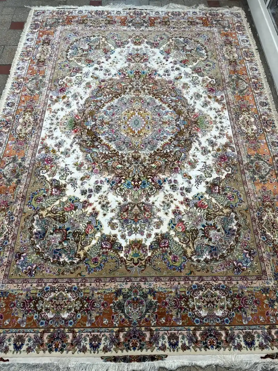 Imperial Ivory Medallion Tabriz Carpet — PRR-TZ-025